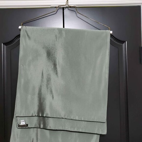 Formal 3 pieces. Size 12. Black velvet halter top. Green skirt and shawl - Picture 7 of 8